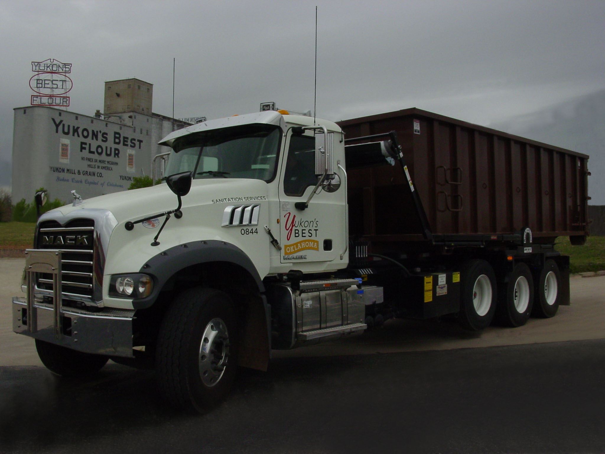 Yukon Rolloff Truck